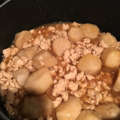 お鍋で失礼します。下茹でのおかげで、しみしみの美味しい里芋になりました！また作ります♪